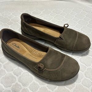 Clarks Women's Roseville Sky Dark Taupe Leather Flat - Size 9.5 slip on loafers
